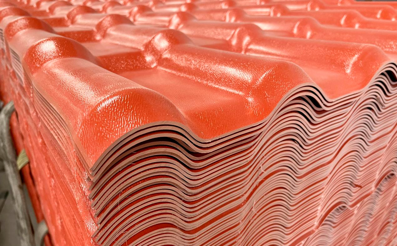 購買合成樹脂瓦時(shí)，選擇經(jīng)營模式為廠家直供，有什么巨大的優(yōu)勢呢