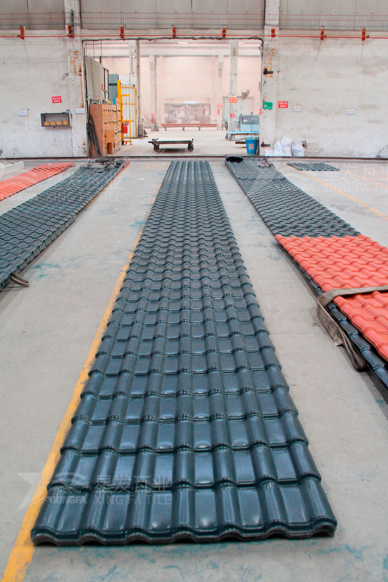 樹(shù)脂瓦白底和灰底哪個(gè)好？白底和灰底在質(zhì)量、價(jià)格上有啥區(qū)別？