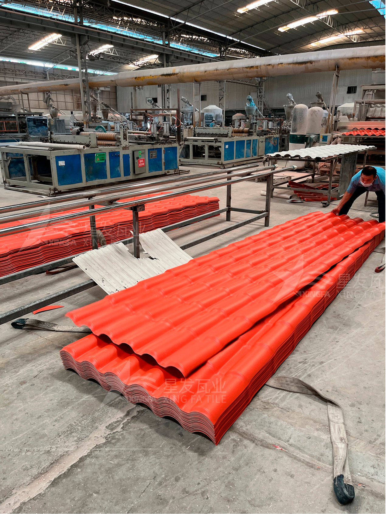 在選擇樹脂瓦廠家，一定要考察的3個因素？輕松買到優(yōu)質(zhì)的樹脂瓦！