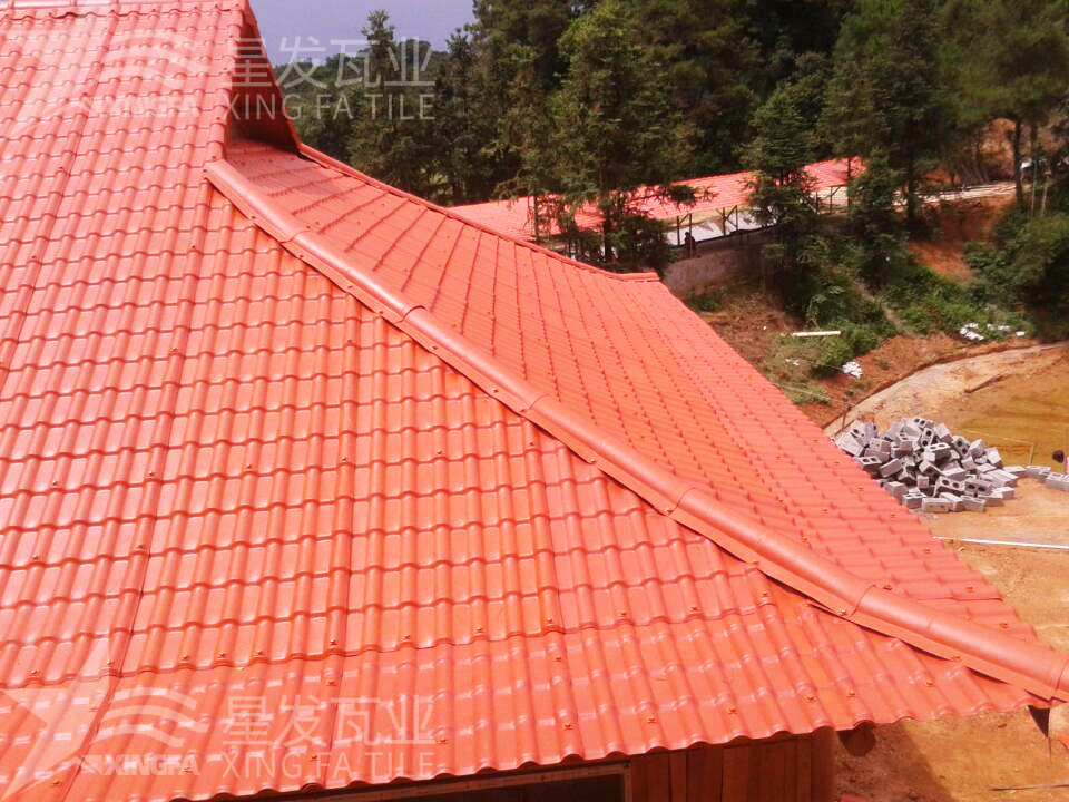 潮濕天氣不是問題！樹脂瓦輕松應(yīng)對挑戰(zhàn)！